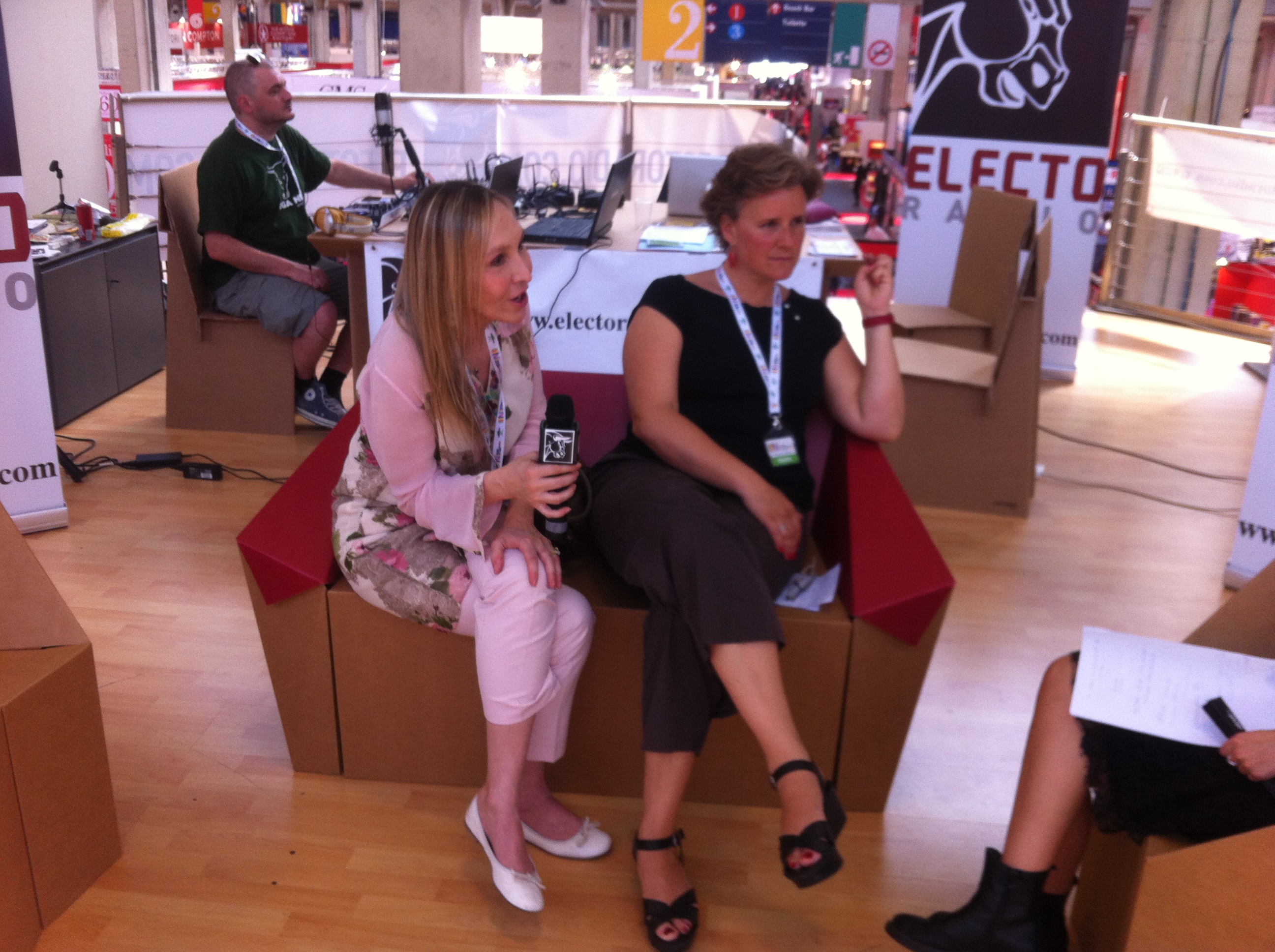 Emanuela e Raffaella Intervistate da ElectoRadio