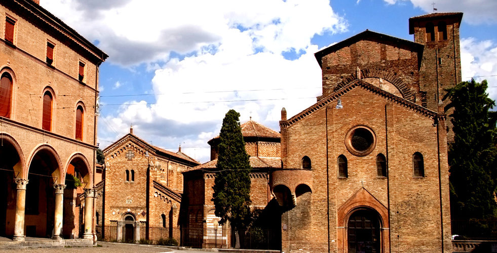 Il portone della Basilica di Santo Stefano a Bologna